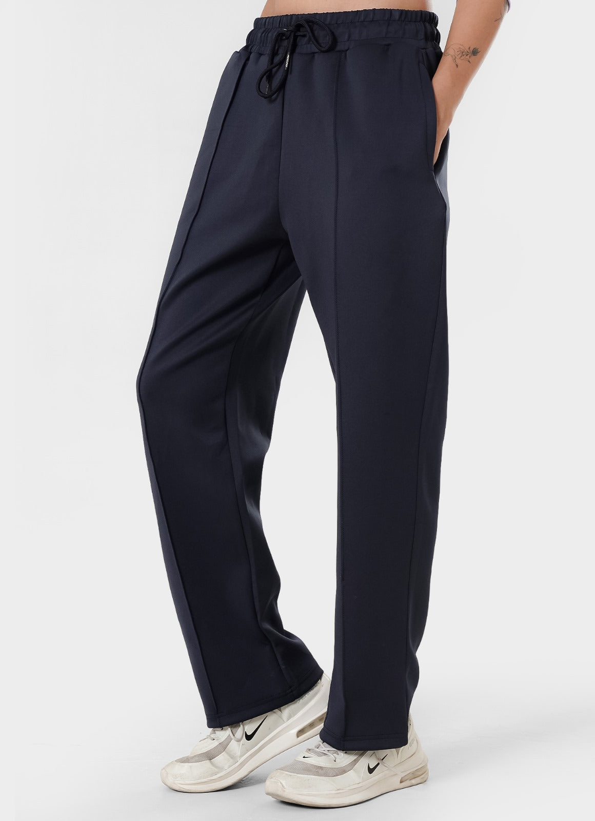 Relaxed Pleated Trouser - Navy.